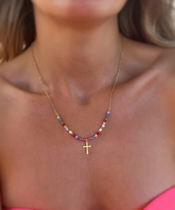 Halsband med korspärlor