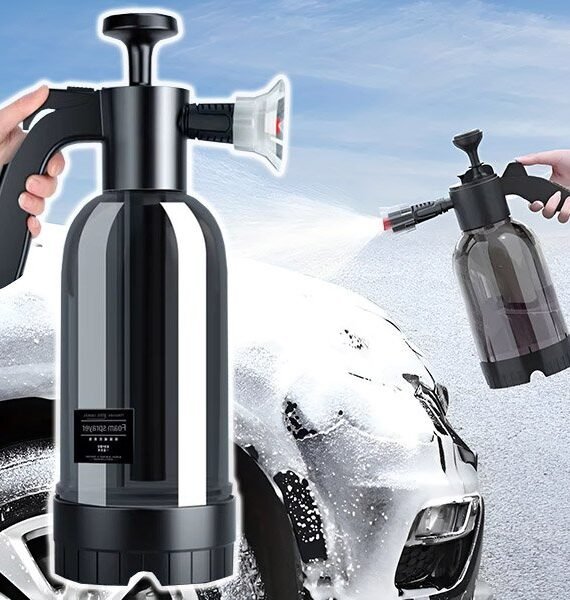 Handheld foam sprayer