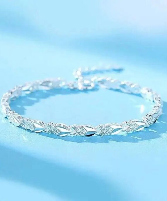 Four leaf clover bracelet
