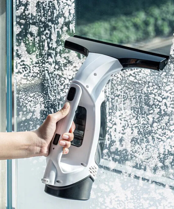 Electric cordless window cleaner