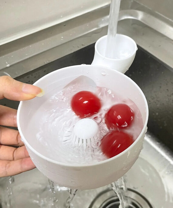 Self-draining fruit colander