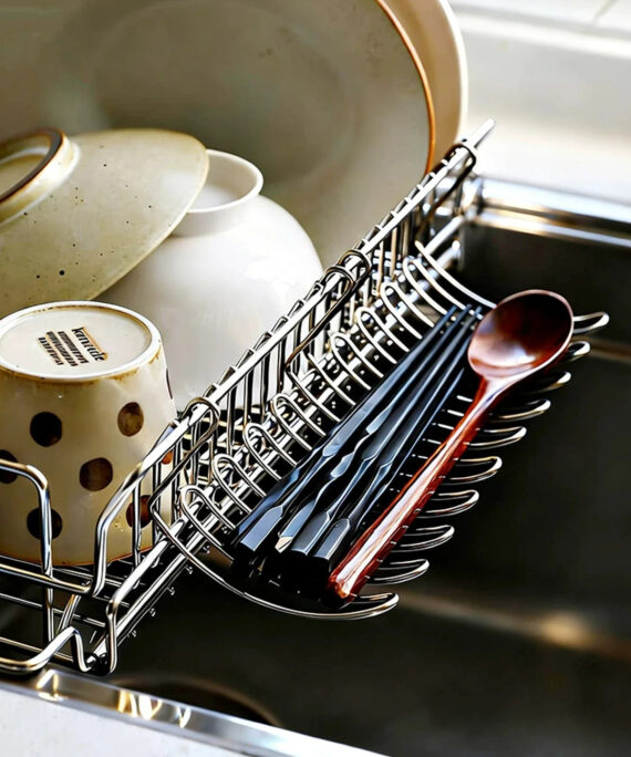 Hanging storage basket