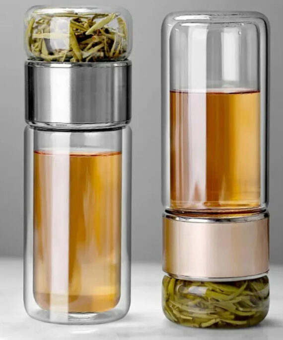 Portable tea separation bottle