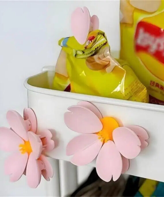 Magnetic bag clips